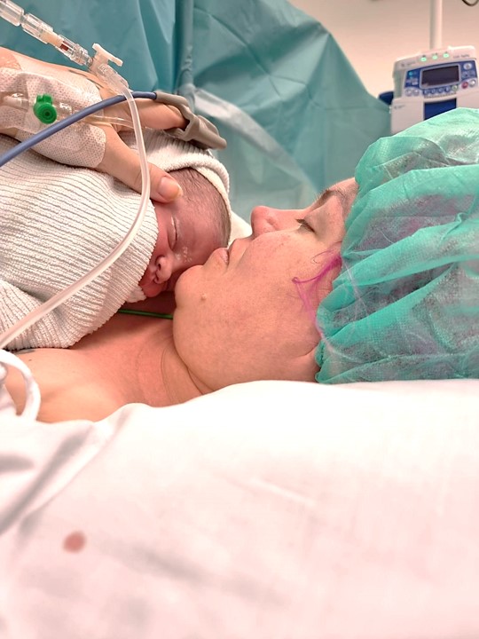 Jag var tvungen att ligga med höger arm rakt ut hela tiden, så att de kunde mäta något, minns inte vad men det är därför jag ligger som jag gör.