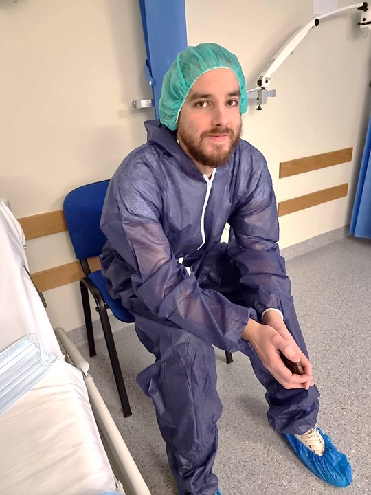 Nu fick även Thobbe operationskläder.